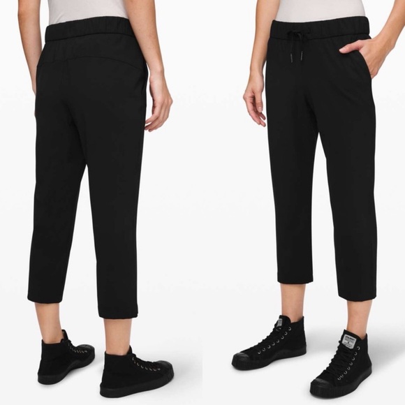 Lululemon On the Fly Crop Sz 10 *23" In Black - Picture 1 of 7